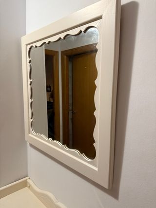 consola con espejo blanco


