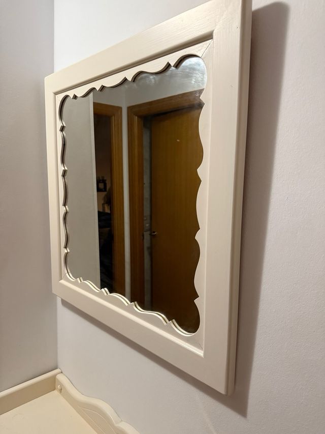 consola con espejo blanco