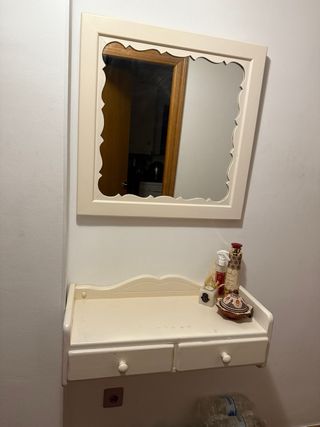 consola con espejo blanco


