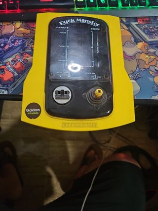 Gakken Puck Monster: Juego portátil negociable
