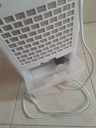 Climatizador evaporativo blanco y azul