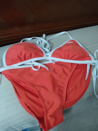 Bikini Reebok rojo