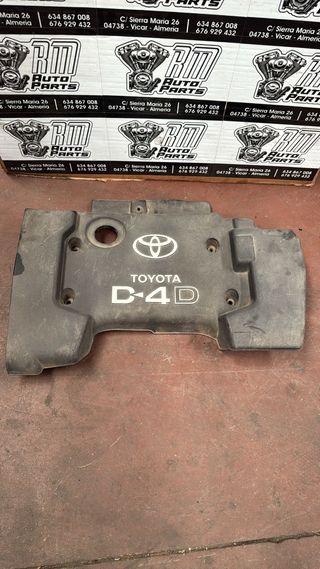 Tapa de motor Toyota Avensis D-4D