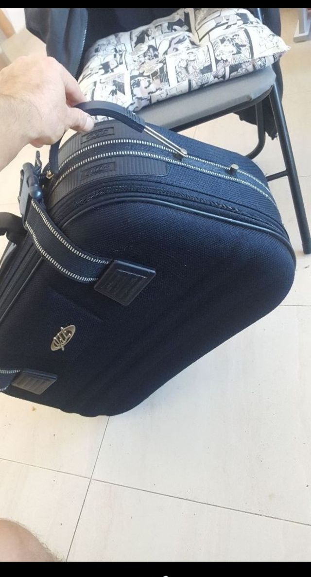 Maleta de viaje negra