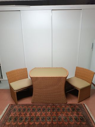 Mesa y 2 sillas ratán - balcón