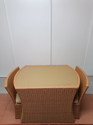Mesa y 2 sillas ratán - balcón