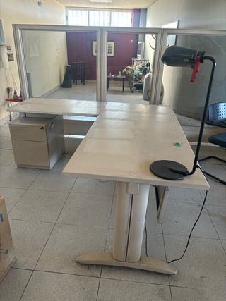 Mesa oficina L beige metal URGE VENTA!!!