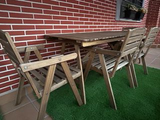 Mesa+4 sillas jardín -madera marrón