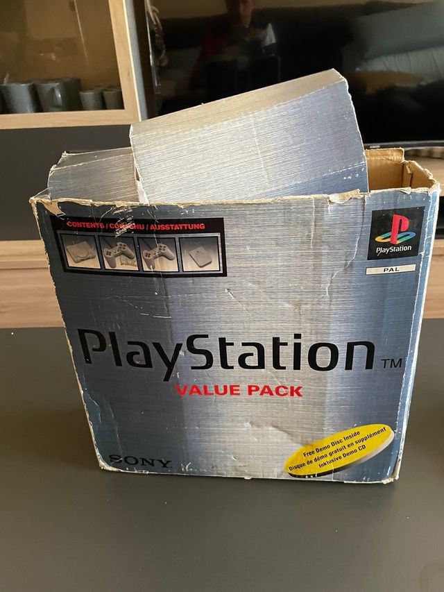 Pacchetto Value per PlayStation 1 + giochi + 2 controller