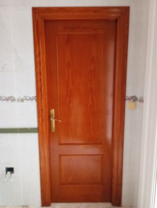 Puerta madera maciza