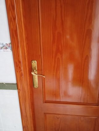 Puerta madera maciza