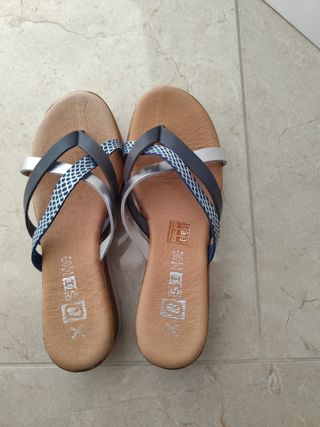 Sandalias XQSI azules y plateadas