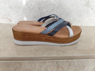 Sandalias XQSI azules y plateadas