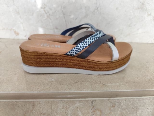 Sandalias XQSI azules y plateadas