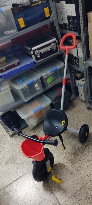 Triciclo Ducati para niños con barra