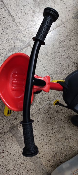 Triciclo Ducati para niños con barra