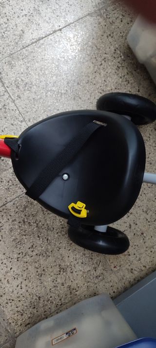 Triciclo Ducati para niños con barra