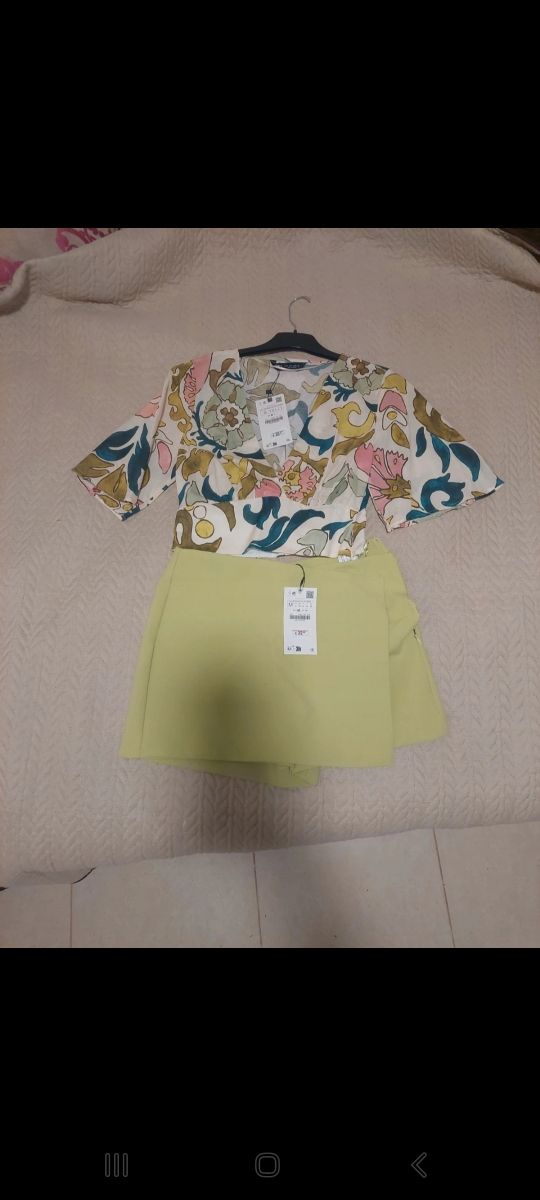 Conjunto Zara top estampado falda verde