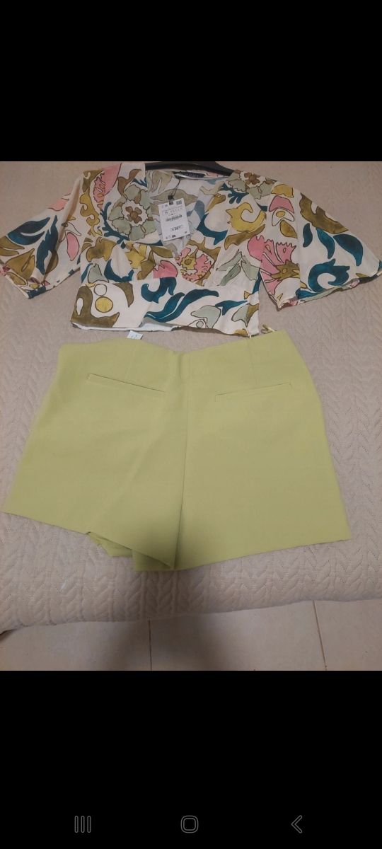 Conjunto Zara top estampado falda verde