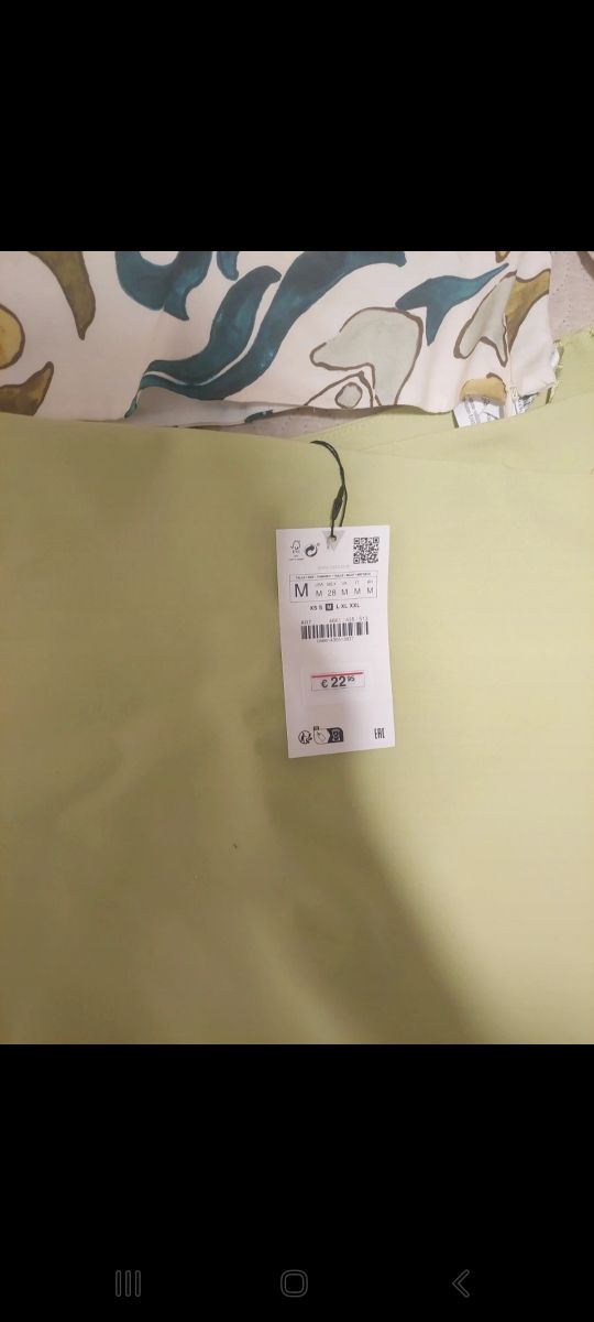 Conjunto Zara top estampado falda verde