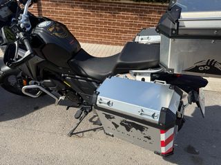 Moto Voge 650 DSX con extras