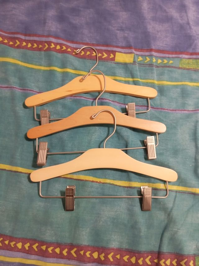 3 Perchas madera+pinzas bebé