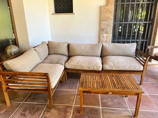 Conjunto terraza de madera de acacia.