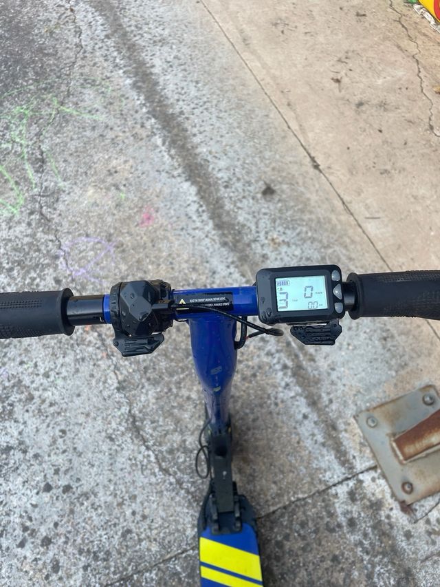 Patinete eléctrico VALENTINO ROSSI