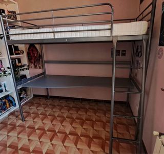 Cama alta metálica con escritorio - Gris