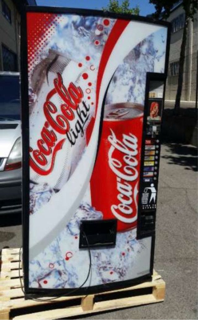 Se reparan máquinas vending