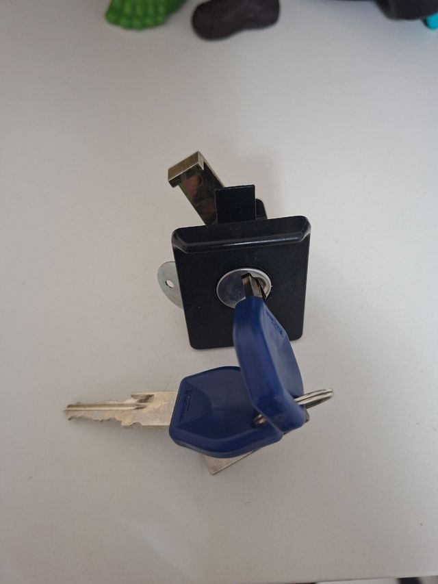 Cerradura guantera Vespa