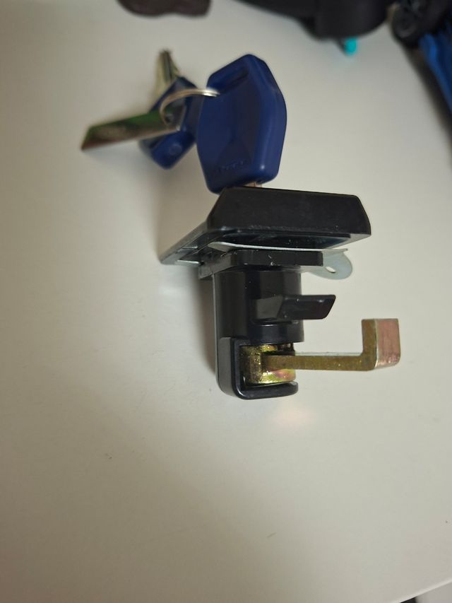Cerradura guantera Vespa