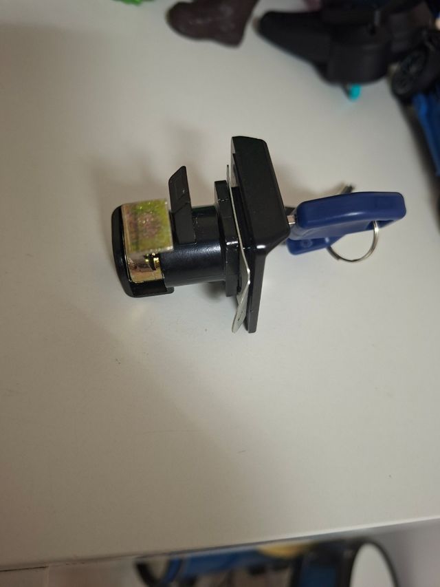 Cerradura guantera Vespa