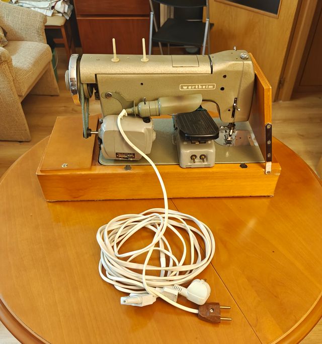 Máquina coser Wertheim Antigua