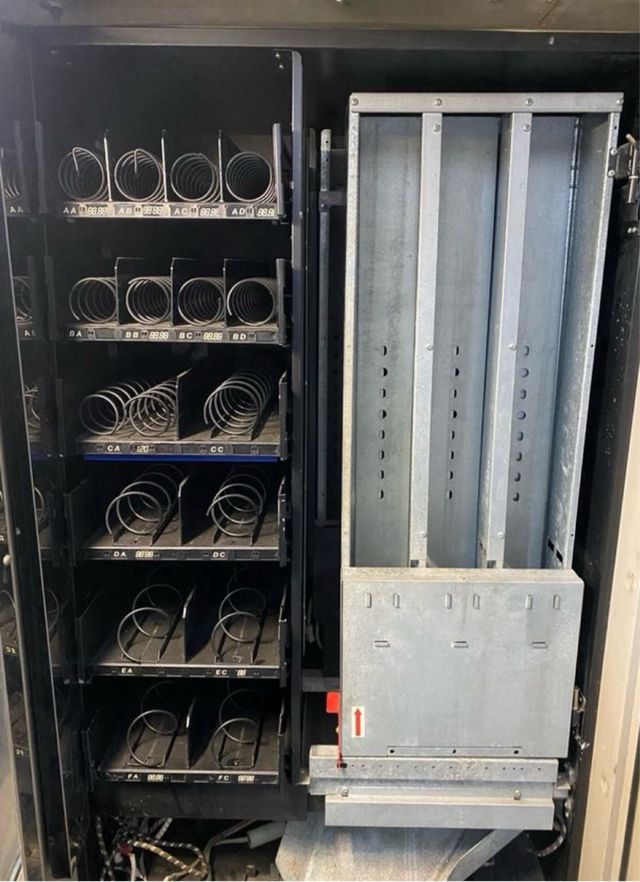 Máquina vending: Bebidas y aperitivos