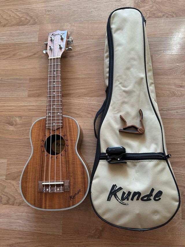 Ukelele Kunde 21" con funda