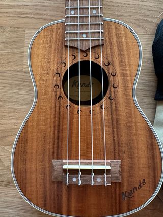 Ukelele Kunde 21" con funda