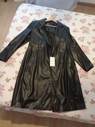 Gabardina negra Zara - Talla L