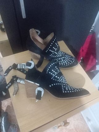 Botines negros tachuelas -talla 36