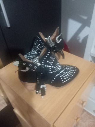 Botines negros tachuelas -talla 36