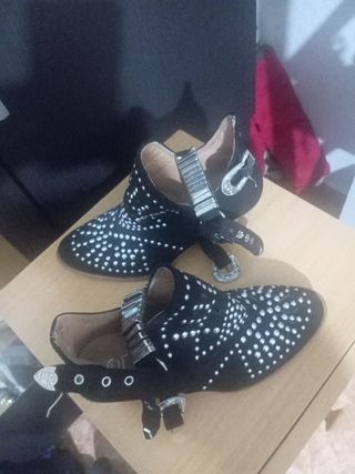 Botines negros tachuelas -talla 36