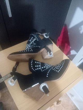 Botines negros tachuelas -talla 36