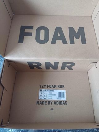 Yeezy Foam Runner Carbon - Talla 42