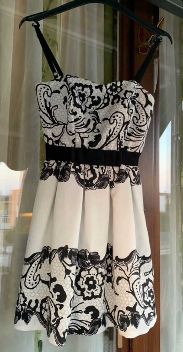 Abito bianco e nero spalline sottili