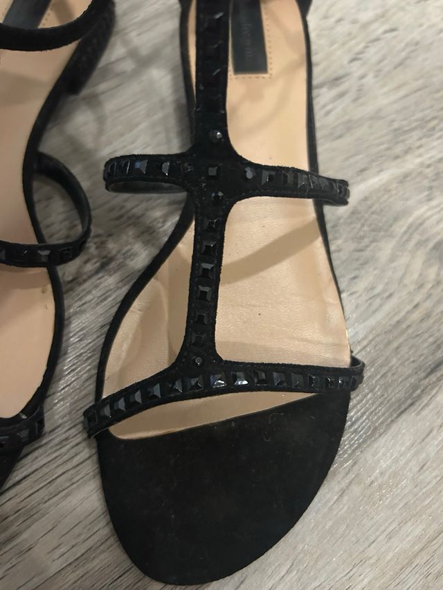 Sandalias planas negras-elegantes