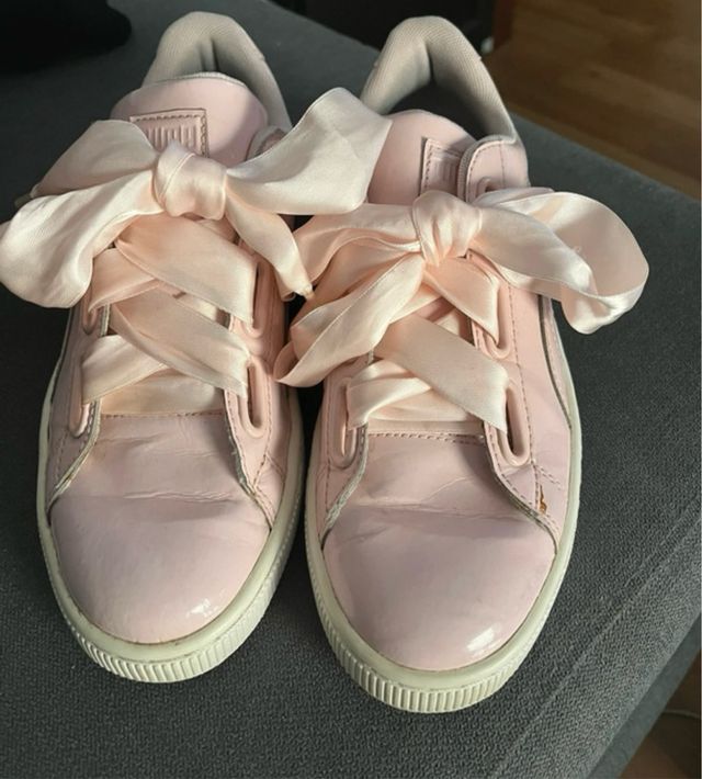 Zapatillas Puma rosas con lazo