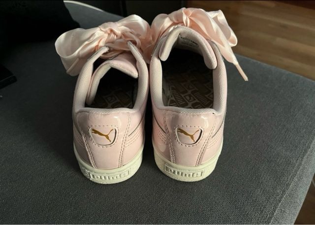 Zapatillas Puma rosas con lazo