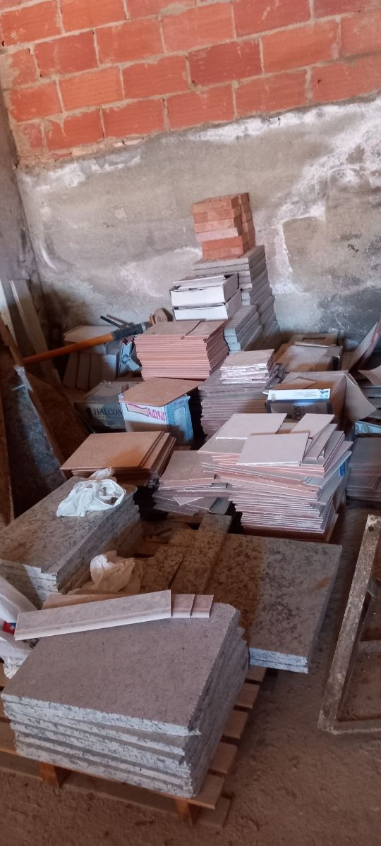 Lotto di materiali da costruzione anni 2000