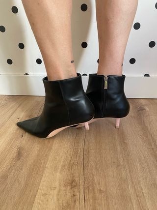 Botines Zara tacón aguja negras
