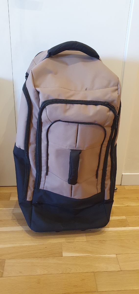 Maleta y mochila viaje beige-negra